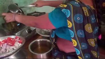Ibu Rumah Tangga India Masak Bercinta Sama Pacar Di Dapur.