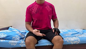 Ibu Tiri Bantu Anak Tiri Yang Luka Mandi, Malah Godain Dia. Berujung Ngemut Kontol, Sebelum Digenjot Keras.