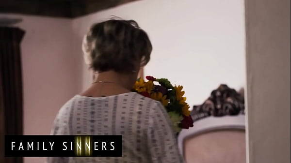 Ibu Tiri Nakal Dee Williams Ngajarin Anak Tiri Robby Echo Cara Jilat Dan Ngencrotin Memek Beneran.