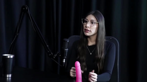 Mama Keras Banget Nolak, Bokap Bête, Bedanya Ngebor Tenggorokan – Melina Khalifa (tonton Di: Sheer/red)