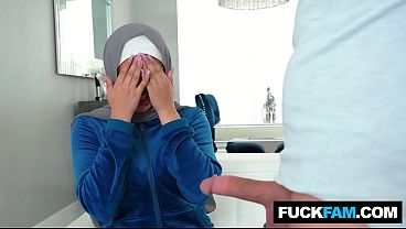 Hijabi Tetangga Kena Kejutan Kontol Sama Sophia Leone, Nicky Rebel.