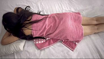 Nri Cewek Minta Bokongnya Dipegang Pelayan, Abis Itu Ngentot Memek Kontol Gede Sambil Bokong Montok Digoyang.