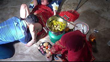 Ibu Tiri Desi Yang Lagi Masak Di Dapur, Paha Mengkilap, Jilbab Basah Keringetan, Bikin Ngilu Pengen Gigit.
