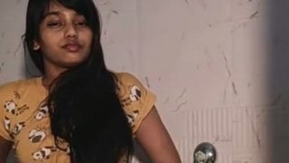 Desi Cewek Sange Nyopot Baju Di Kamar Mandi Sambil Mandi