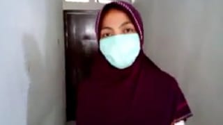 Jilboobs Pake Masker, Col* Sambil Ngeliatin Kamera