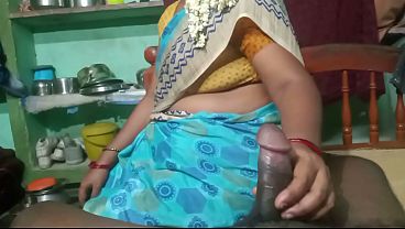 Anak Tiri India Main Sama Ibu Tiri Di Desa, Rekaman Sendiri Bikin Makin Panas.