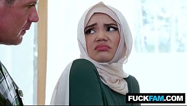 Ngentot Perdana Hijabi Manis Sama Tukang Ledeng, Naudi Nala & Jason Sarcinelli Bikin Muncrat