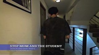 Ibu Tiri Lagi Ngajarin Muridnya Cara Biar Makin “panas” Di Ranjang.