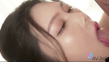 Cewek China Seksi Ban Ban Digenjot Keras Sampai Meraung.