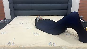 Sepatu Dijilat Budak, Terkurung Dalam Penjara Pantyhose, Direndahkan Dengan Kata-kata Cabul.
