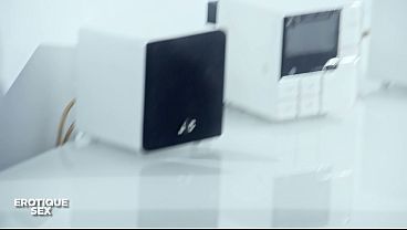 Ngentot Sambil Megang Pedang, Cewek Asia Seksi Naik Kontol Pacarnya
