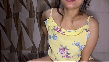Tiap Hari, Cewek India Montok Ini Bersihin Memek Dan Pipis, Bikin Lo Ngiler.