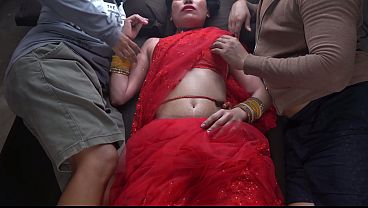 Ibu Tiri India Yang Seksi Dan Anak Tirinya Main Mesum Di Kamar, Video Hot Xxx Bahasa Hindi.