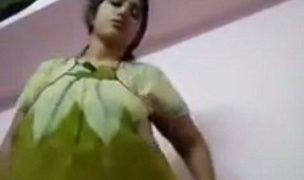 Aunty India Pamer Selfie Telanjang, Siap Digoyang Sendirian