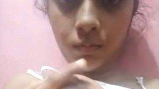 Bubblegum Boobs Desi Xposed -> Gadis Desi Dengan Payudara Montok Dan Seksi Yang Terpampang Vulgar