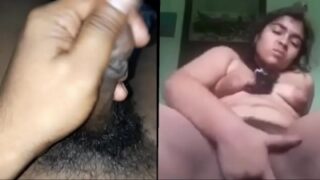 Cewek Cantik Lagi Main Timun India Di Selangkangan, Basah Kuyup