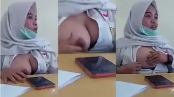 Sma Hijab Tobrut Pamer Tetek Montok Di Depan Teman Sekelas