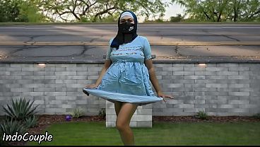 Hijab Cewek Mahasiswi Jogging Di Tempat Umum, Ngewe Mulut Demi Duit