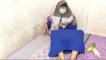 Cewek Hijab Indonesia Colmek Ngentot Pakai Jari Sambil Nahan Desahan
