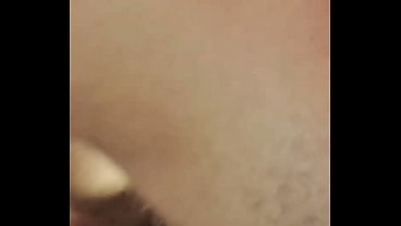 سعودي متلذذ يشوف مرته تنتمس من قدامه وهو يتابع سكس عرب نار، دياثة سعودية نار🔥