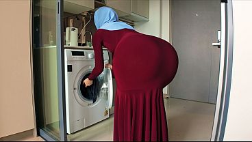 Ibu Tiri Pakai Hijab, Pantat Bulatnya Bikin Mataku Nggak Sengaja Ngeliat Nakal.