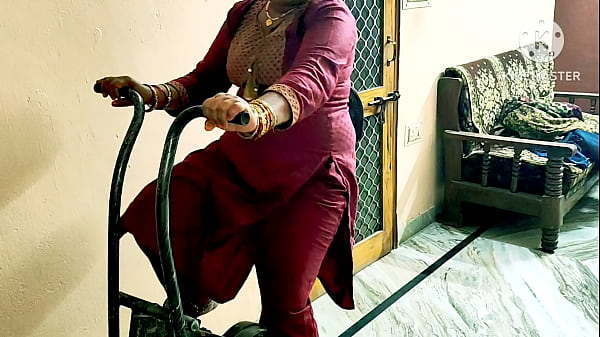 Bhabhi India Lagi Pengen Ngewe Sama Cowok Gym, Ngebut Di Atas Matras.