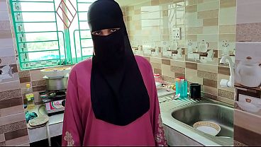 Selagi Istri Pergi, Suami Brengsek Ngentot Pembantu Berhijab Di Rumah Kosong